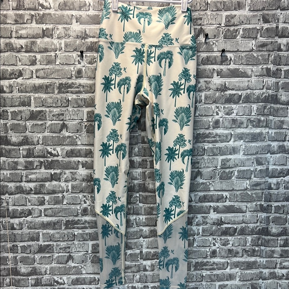 BEACH RIOT SPORT Tropical Print Leggings